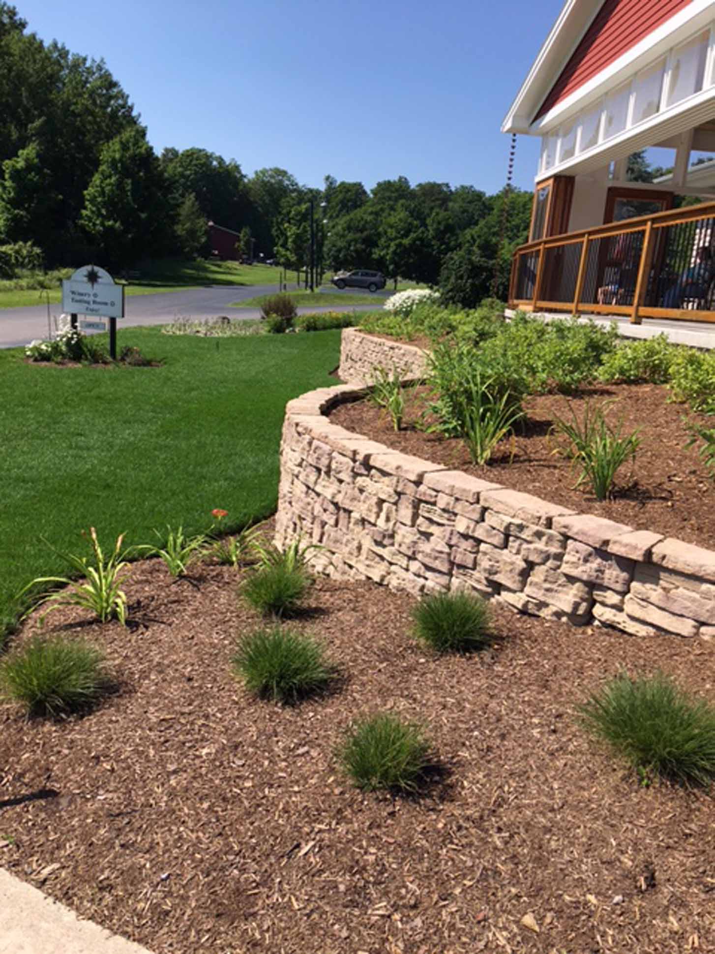 retaining-wall-landscape-beds-commercial-landscaping