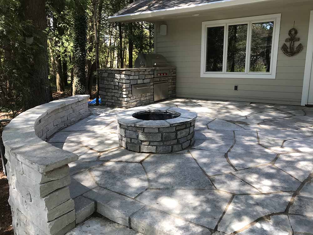 firepit-steps-flagstone-patio-outdoor-kitchen