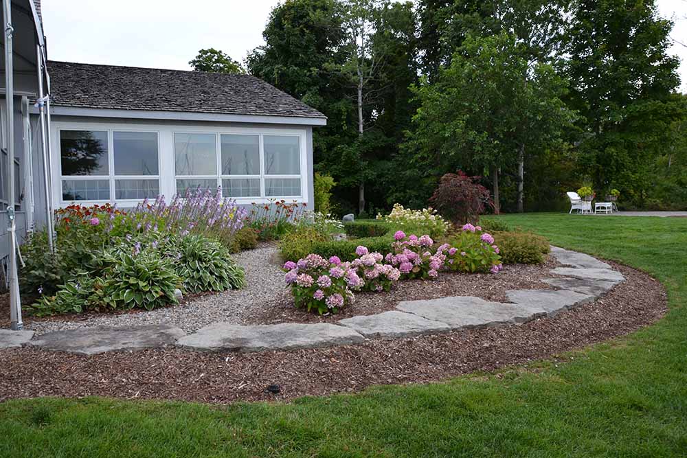 garden-landscape-bed-commercial-landscaping-paver-patio-circular