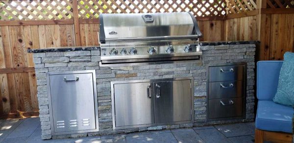 Beautiful Outdoor Kitchen and Counter Tops