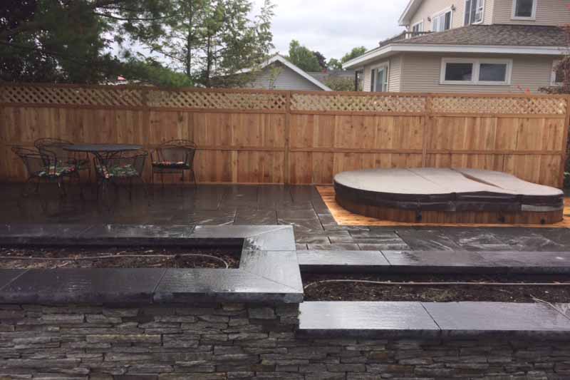 commercial-landscaping-walkway-patio-outdoor-seating-suttons-bay-michigan-landscape-beds-garden