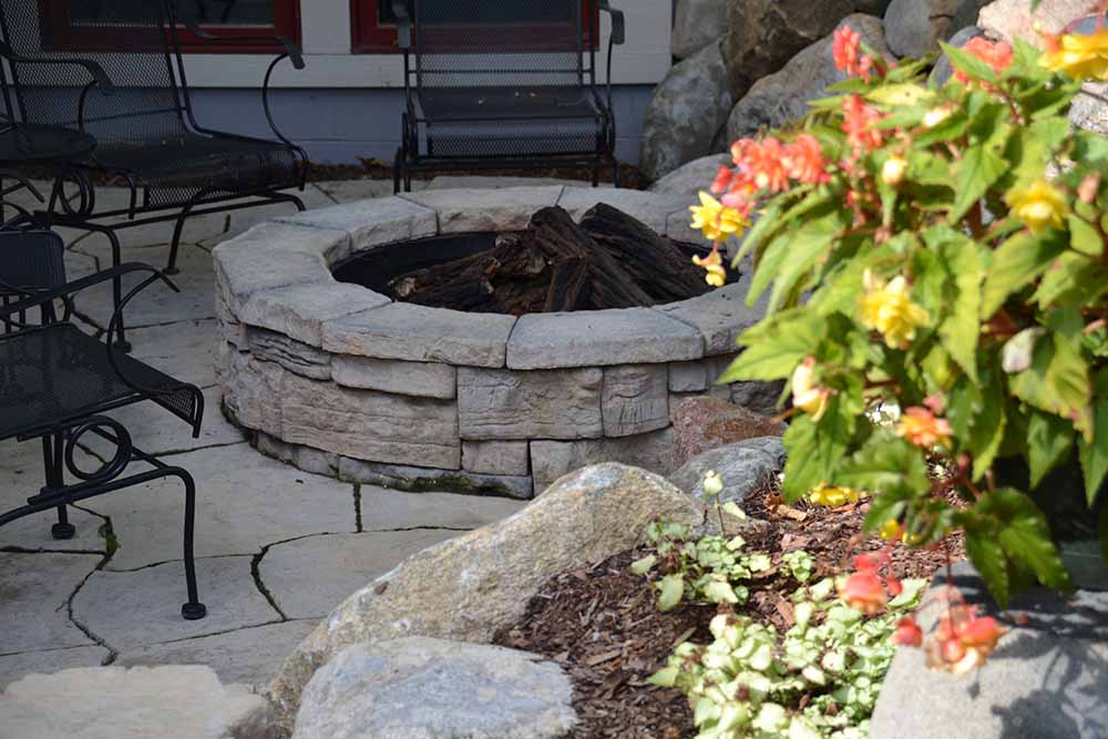 firepit-patio-boulder-wall-flagstone-landscaping-ideas-northern-michigan