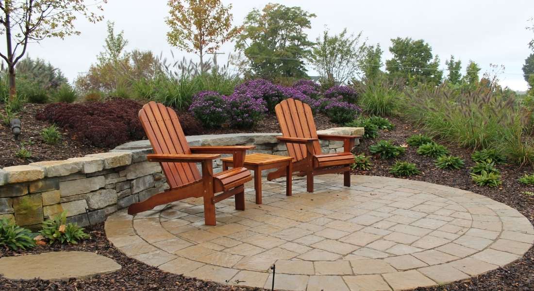 circular patio with seatwall and plantings