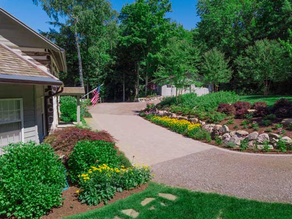 circular driveway with driveway paver pad