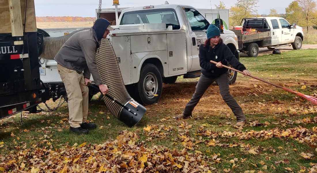 landscape maintenance crew rake leaves