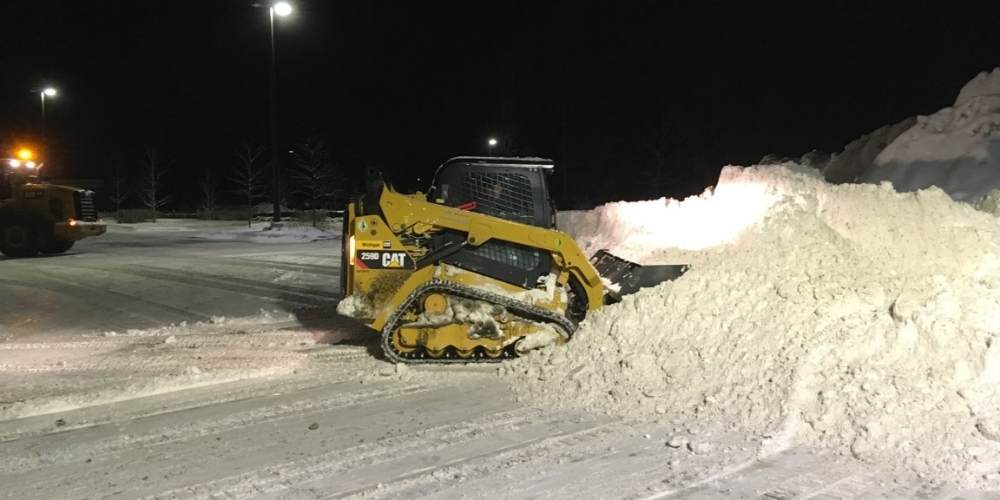 skid loader piles snow 