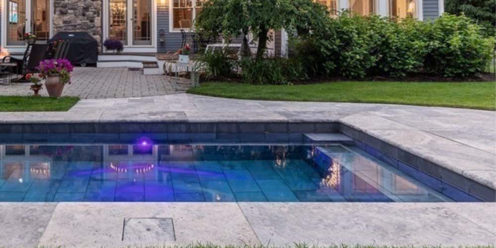 plunge pool with nightlighting