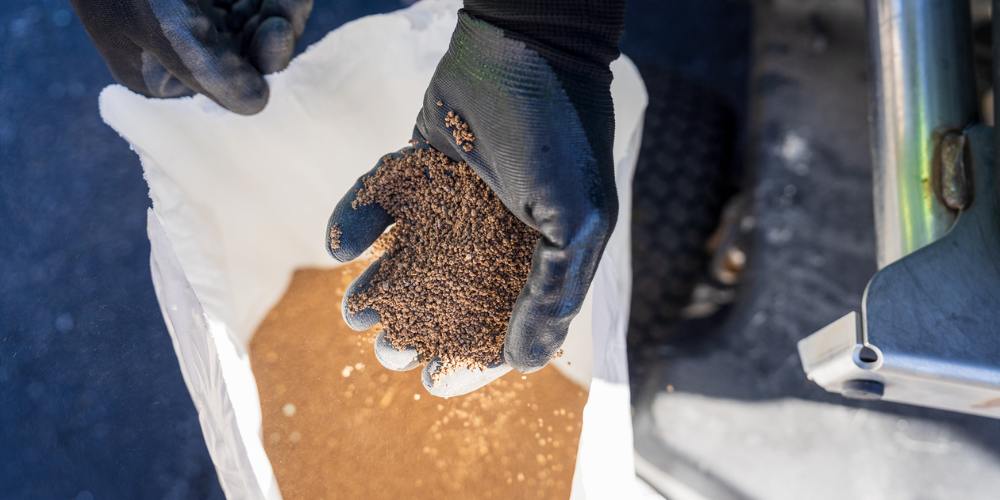 Hydretain granules in hand
