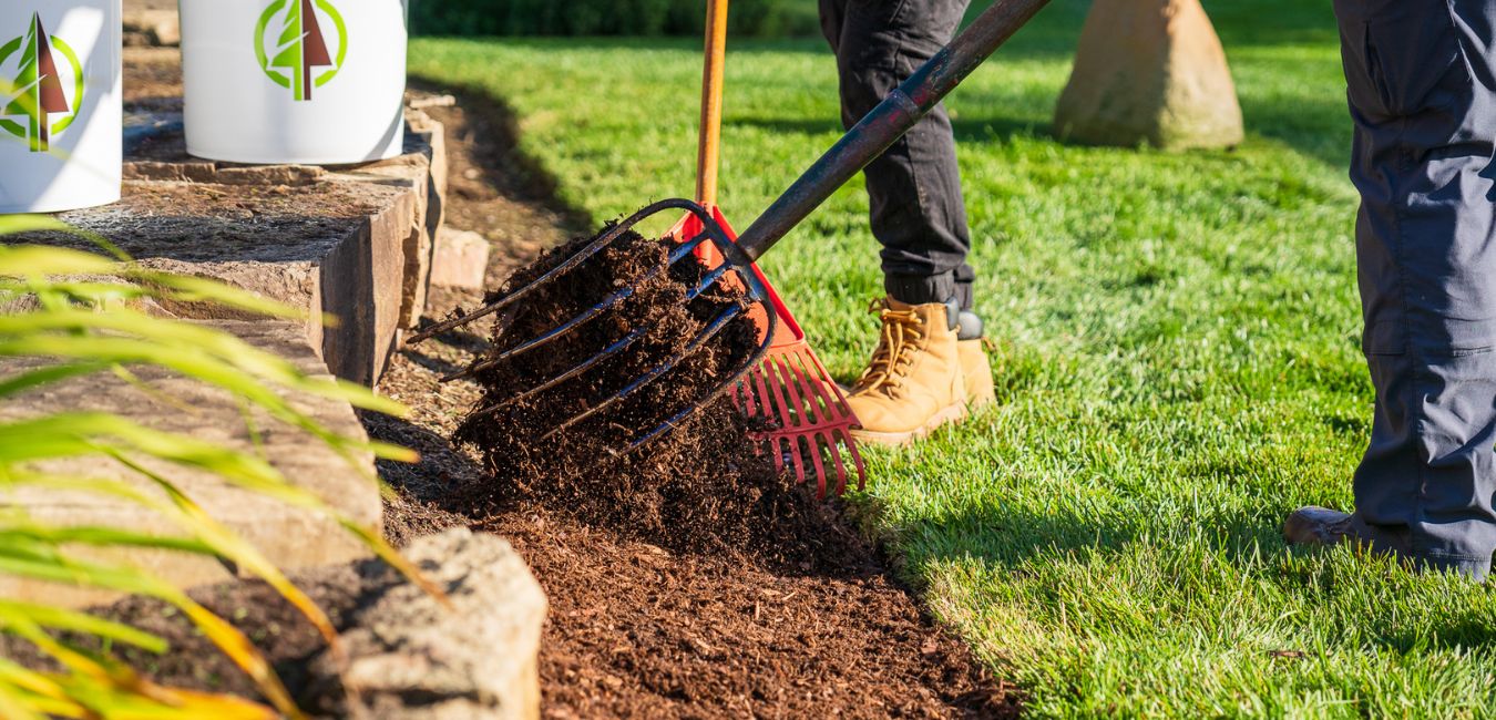 fresh-mulch-late-summer-gardening fresh mulch late summer gardening